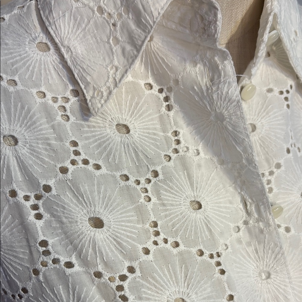 White cotton eyelet Fitted 3/4 Sleeve Button Down Shirt Size 2 NWT - Picture 2 of 9